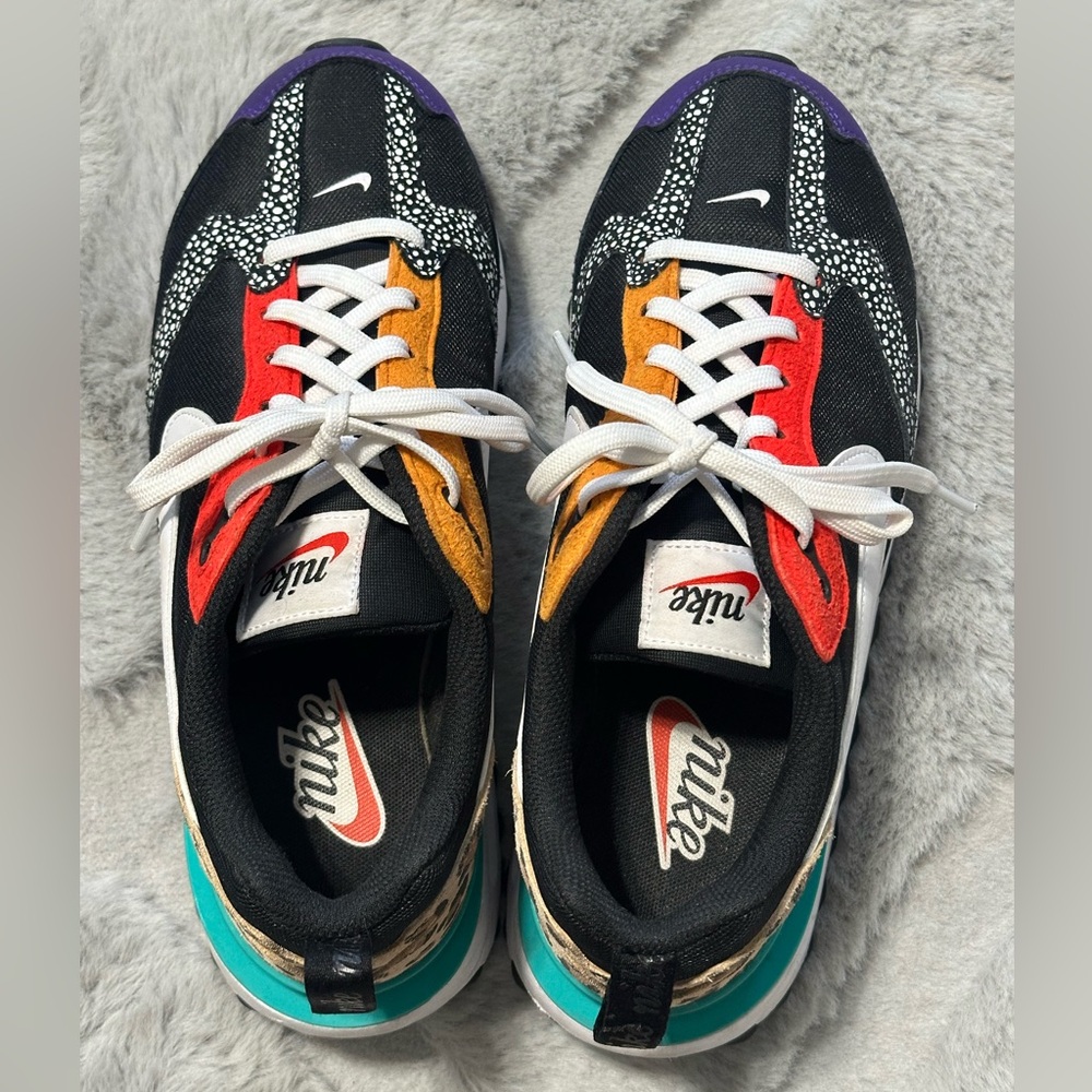Nike Air Max Dawn

Size 9 Women